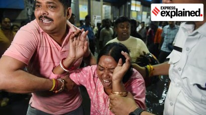 A woman breaks down at Kolkata Medical College, where those injured in the stampede at the Chorbagan Sarbojanin Durga Puja pandal have been brought for treatment. (ANI)