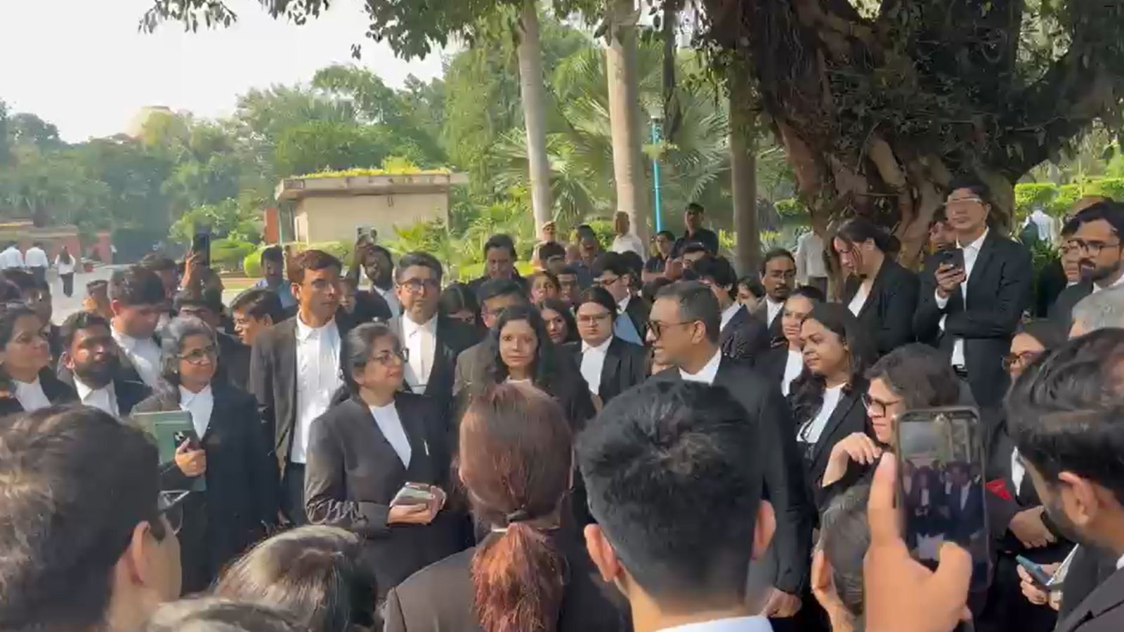 Black ribbons, Constitution reading: Delhi High Court lawyers protest police action against peers
