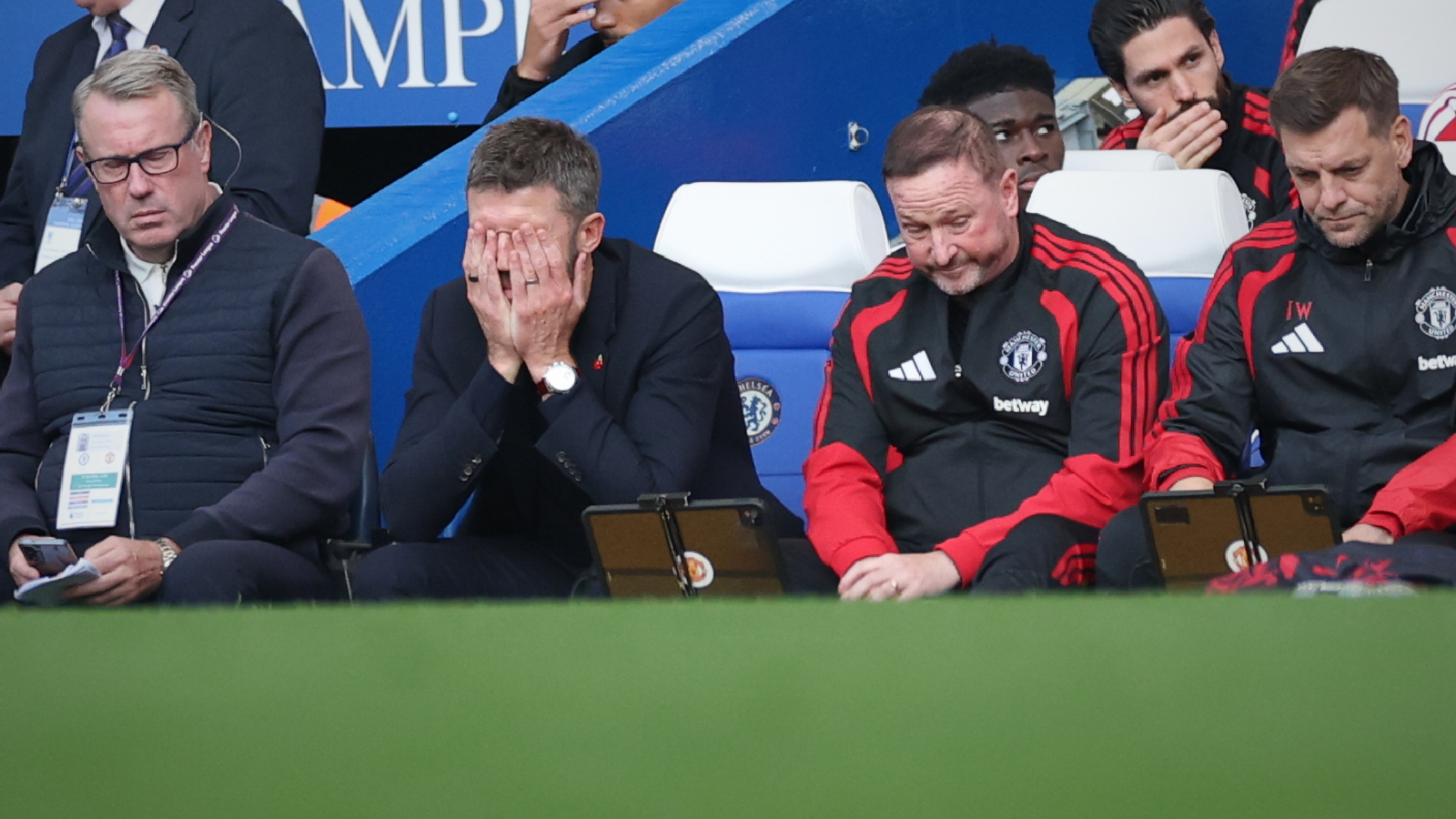 Manchester United Lose 2-0 to Chelsea, Extending Winless Streak to Nine Games