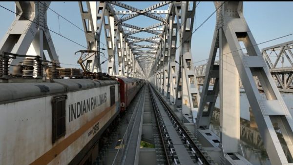 Mokama’s new rail bridge over the Ganga, built alongside Rajendra Pul.