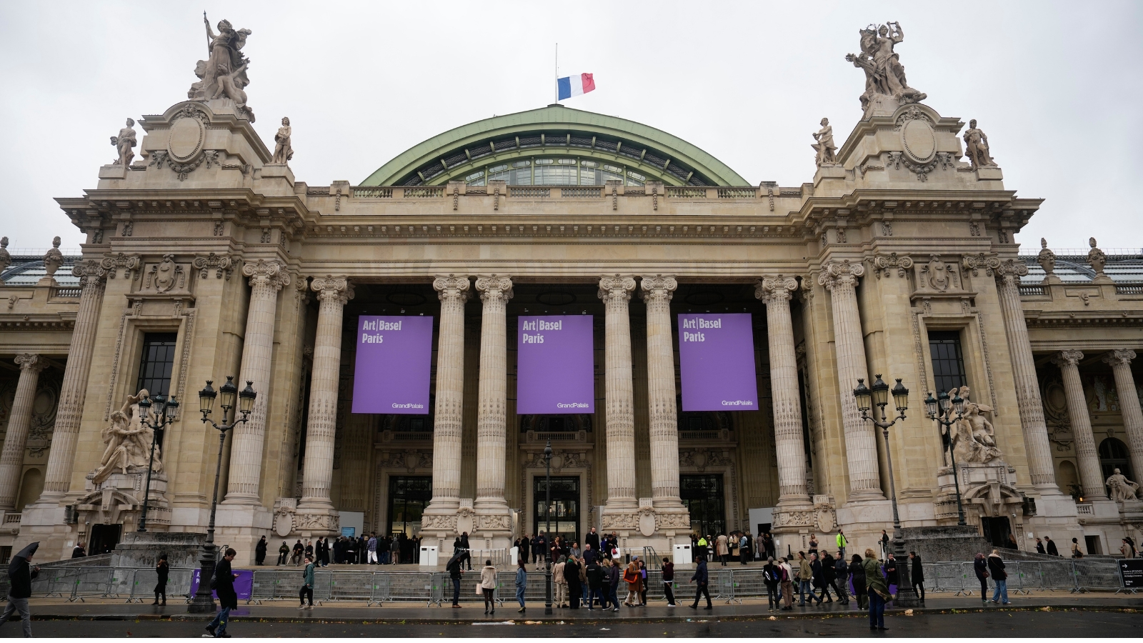 Paris protests: Louvre and two major museums to close on Saturday