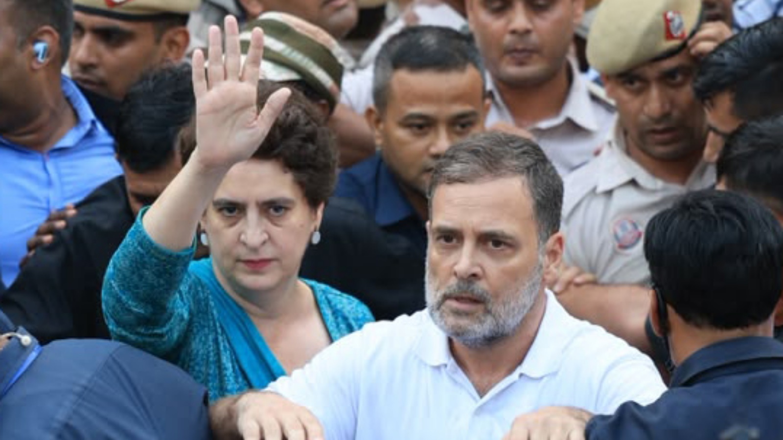 FIR against Rahul Gandhi, Priyanka for ‘assaulting cops’ during Delhi protest