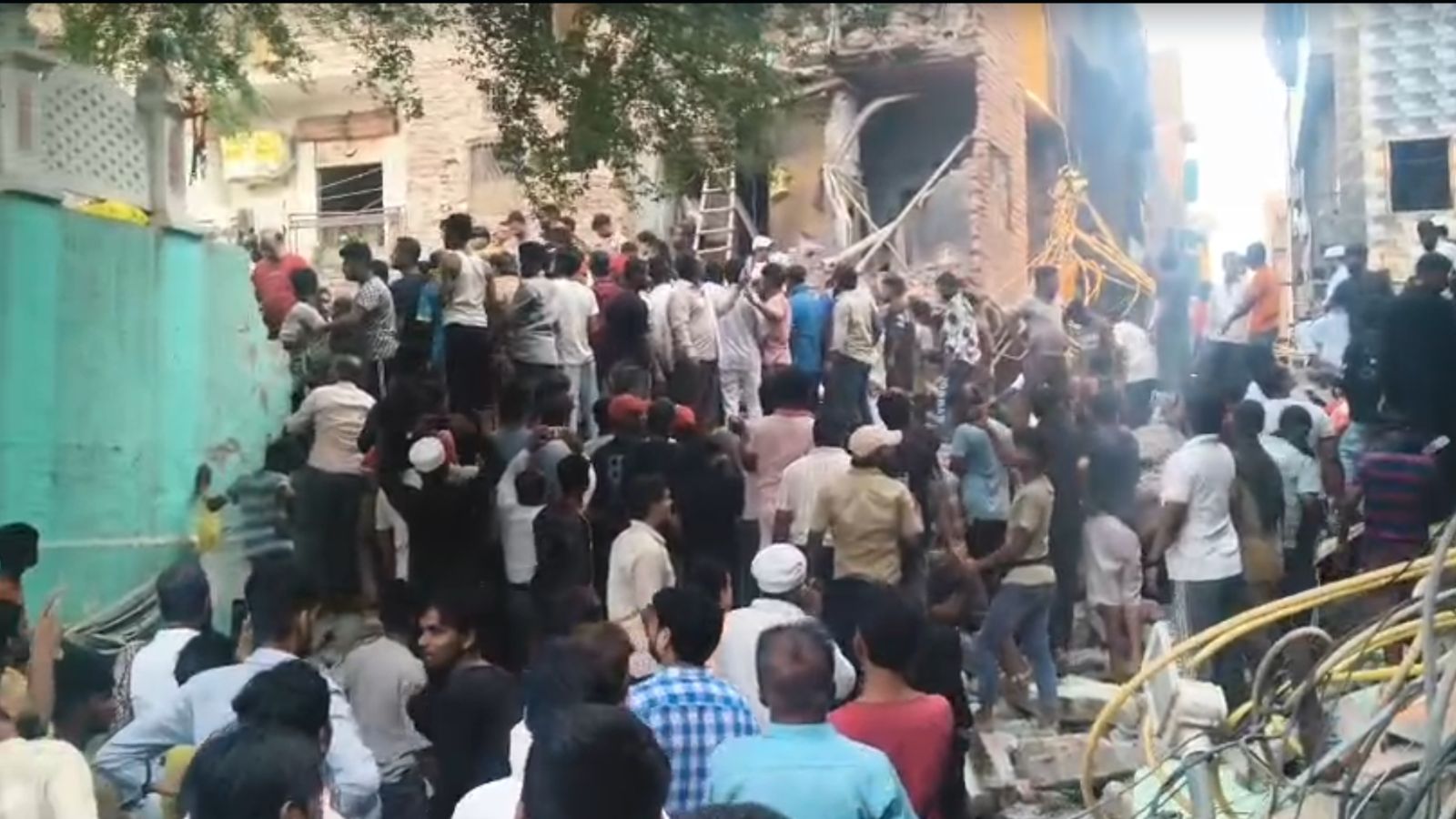 5-floor Delhi building collapses, several feared trapped