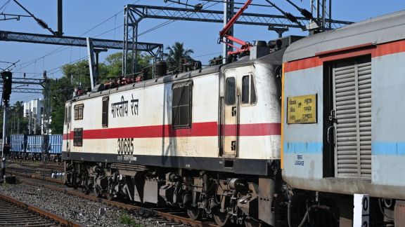 Indian Railways will step up cleanliness monitoring on 11 long-distance trains that remain on the tracks for more than 40 hours. (Image: Southern Railway)