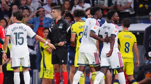 Real Madrid's Vinicius Junior, right, leaves the pitch after being shown a red card during the La Liga soccer match between Real Madrid and Villarreal in Madrid, Spain, Saturday, Oct. 10, 2026. (AP Photo/Manu Fernandez)